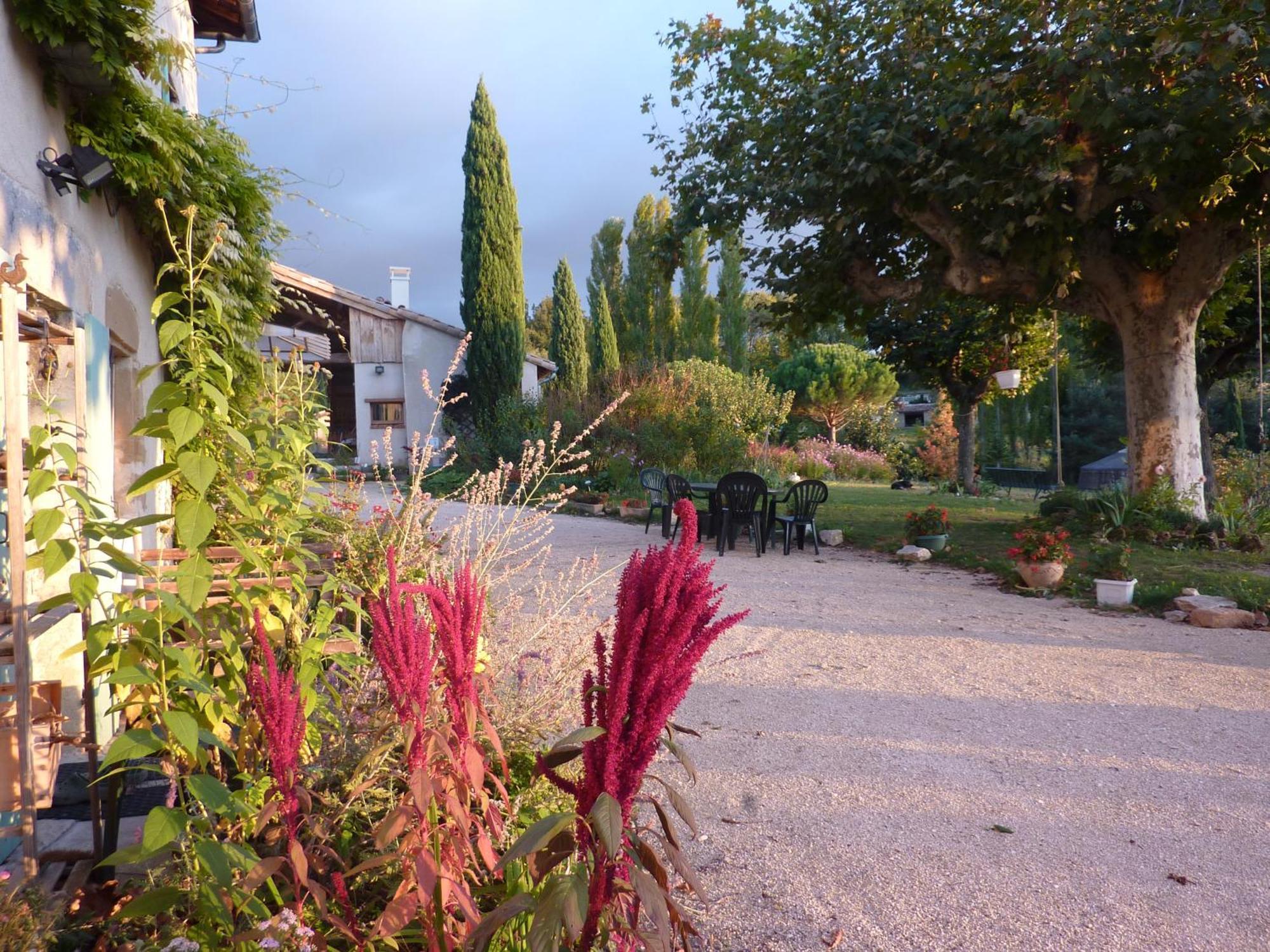 La Source, Vegetarian Guest House Chabeuil Luaran gambar